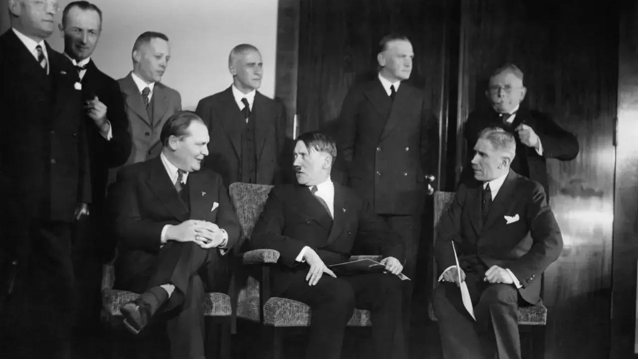 Hitler und seine Gefolgsleute, ein Blick auf die Stufen der Machtergreifung Hitlers.