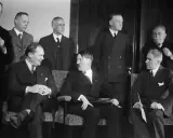 Hitler und seine Gefolgsleute, ein Blick auf die Stufen der Machtergreifung Hitlers.