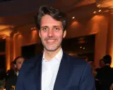 Ludwig Prinz von Bayern, lächelnd im Anzug. Sein Stammbaum ist reich an Geschichte.