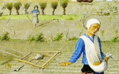 Mittelalterliche Landwirtschaft: Eine Frau sät Getreide, während im Hintergrund ein Mann mit einem Pflug das Feld bearbeitet.