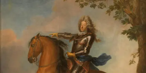 Maximilian II. Emanuel, Kurfürst von Bayern, in glänzender Rüstung auf braunem Pferd, blickt stolz in die Ferne.