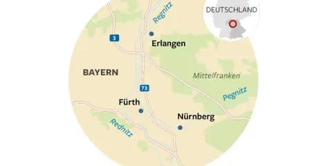 Karte zeigt Mittelfranken in Bayern, Deutschland. Städte wie Nürnberg, Fürth, Erlangen und Flüsse wie Regnitz und Pegnitz sind markiert.