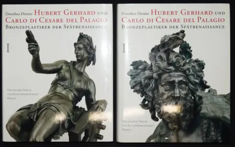 Zwei Buchcover mit Bronzefiguren. Das linke zeigt eine Frau mit Ähre, das rechte einen bärtigen Mann. Beide Bücher behandeln Hubert Gerhard, Bronzepastiker der Spätrenaissance.