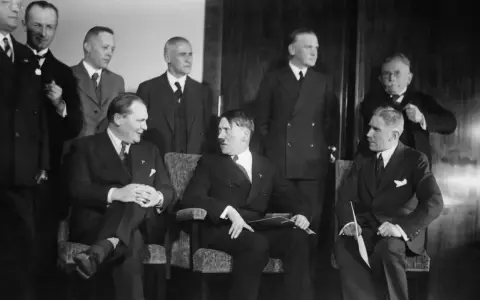 Hitler und seine Gefolgsleute, ein Blick auf die Stufen der Machtergreifung Hitlers.