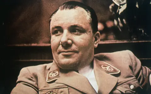 Martin Bormann, Hitlers Privatsekretär, in Uniform.