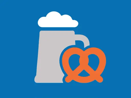 Ein Bierkrug mit Schaum und eine Brezel, Symbole für bayerische Regionen und Genuss.