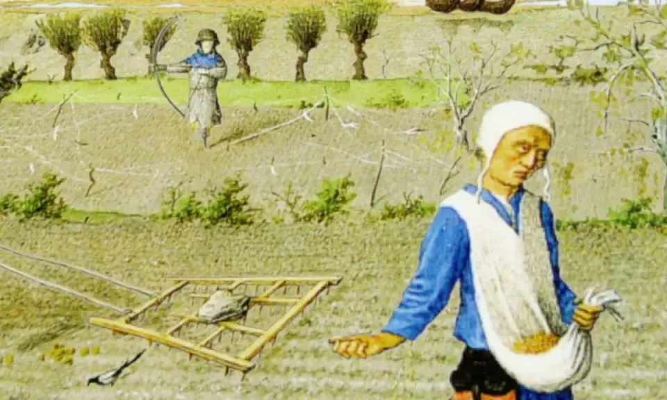 Mittelalterliche Landwirtschaft: Eine Frau sät Getreide, während im Hintergrund ein Mann mit einem Pflug das Feld bearbeitet.