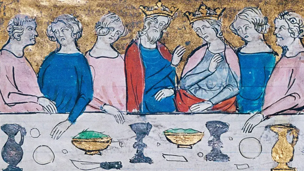 Mittelalterliche Tafel: K&ouml;nige und Hofstaat beim Essen und Trinken. Goldene Becher und Sch&uuml;sseln mit gr&uuml;ner Speise.